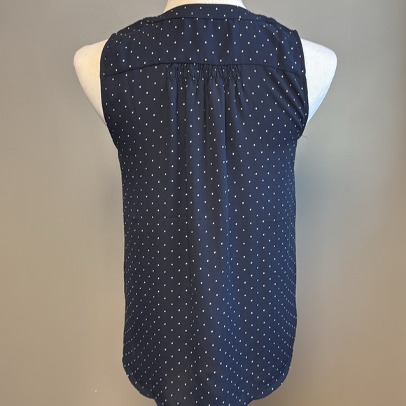 LOFT Petites Navy Polka Dot Sleeveless Blouse Size SP - Picture 4 of 6
